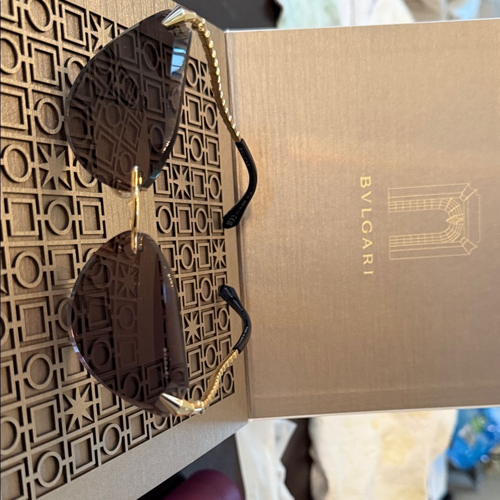 Authentic Bvlgari Gold Chain Detail Sunglasses – Brown Lenses – Case Included